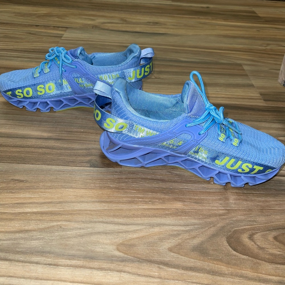 So-so sneakers